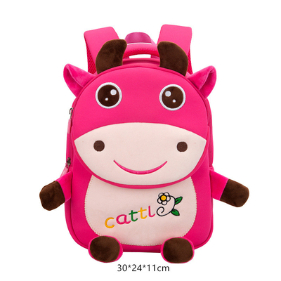 Les enfants imperméables de vache baladent les filles animales de jardin d'enfants de la bande dessinée 3D façonnent des cartables